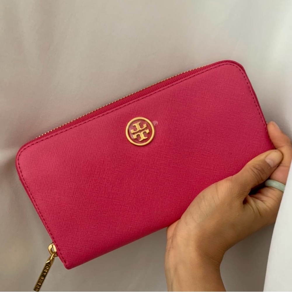 Cute Tory Burch wallet!